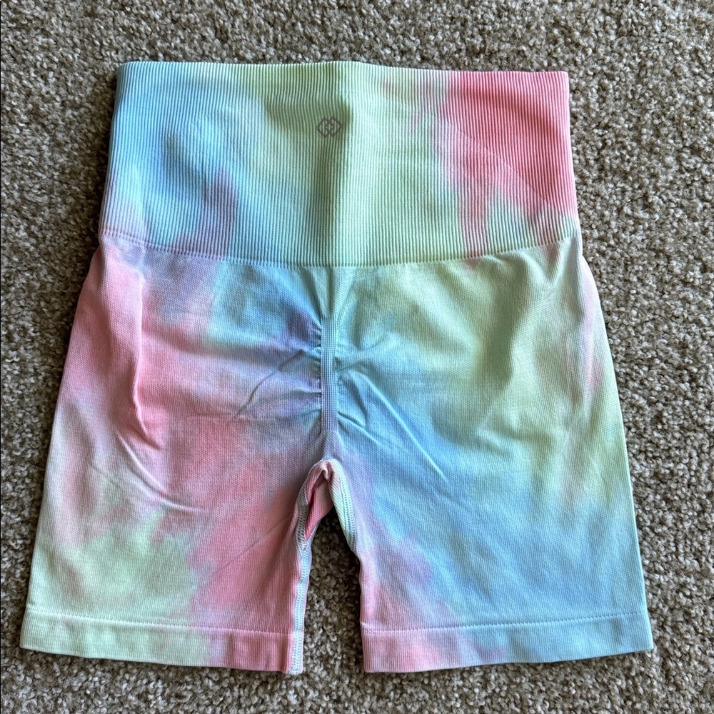 Colorful Tie-Dye booty scrunch Shorts